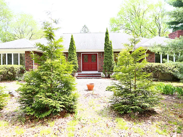 1 Piper Rd — Photo 1