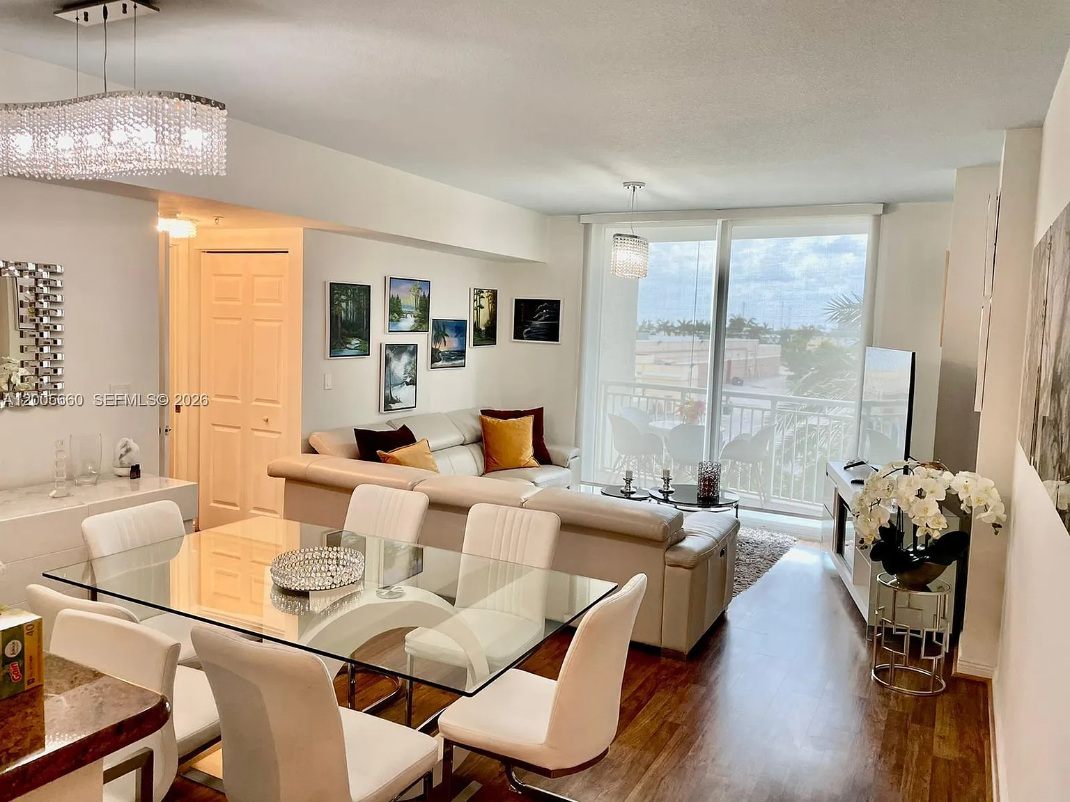 Duo Condominium West — Photo 3