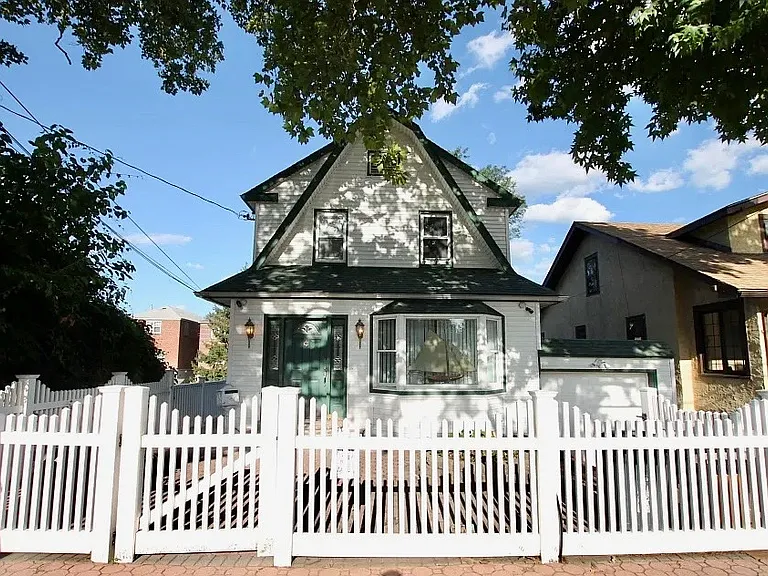 1522 Dwight Pl — Photo 11