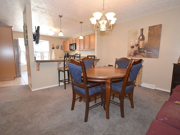 Dining Room pic 1