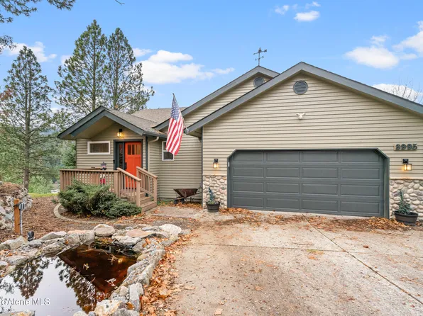 8995 N Clarkview Pl, Hayden Lake, ID 83835