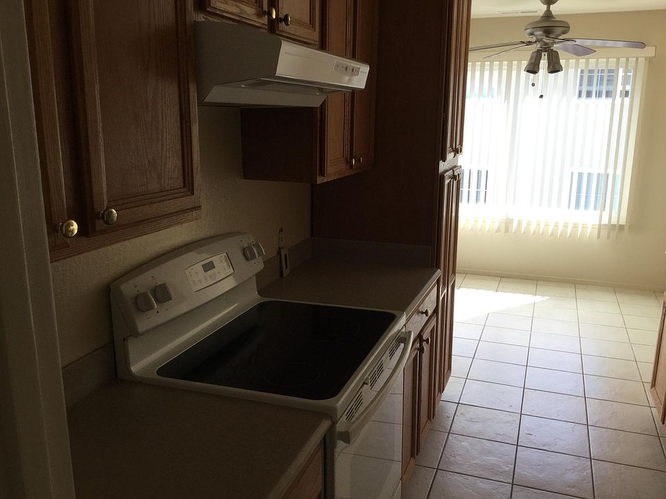 Kitchen and diningroom