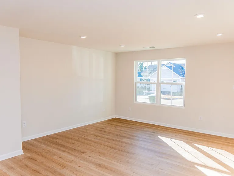 327 White Birch Rd — Photo 4