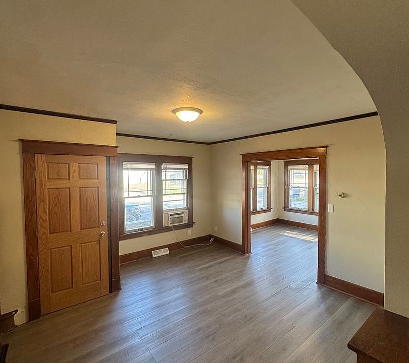 1st image of 201-205 1/2 Wisconsin St #205