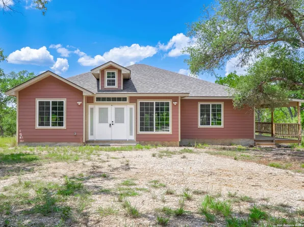423 County Road 2471, Hondo, TX 78861