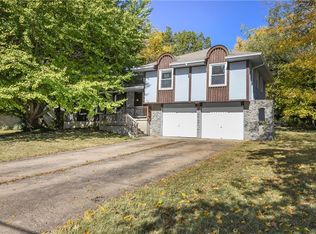 500 W Lucy Webb Rd, Raymore, MO 64083