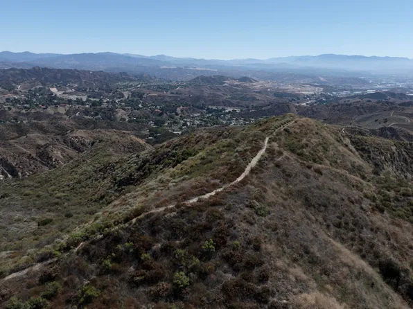 1 Burlwood Dr, Castaic, CA 91384