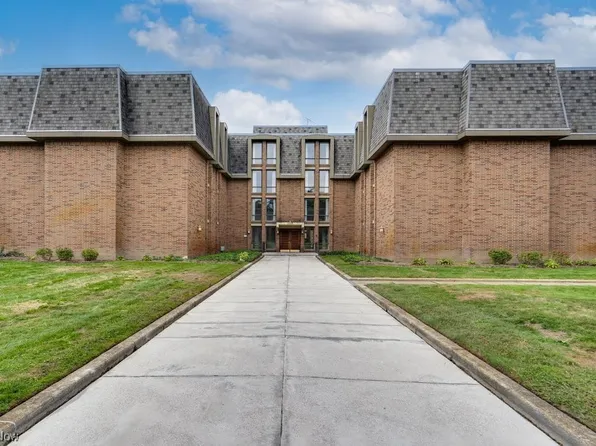 2385 Covington Rd APT 303, Akron, OH 44313