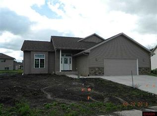 420 Crystal Cir, Mankato, MN 56001