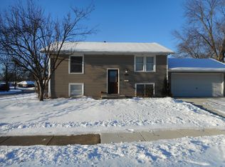 826 Springfield Dr, Roselle, IL 60172