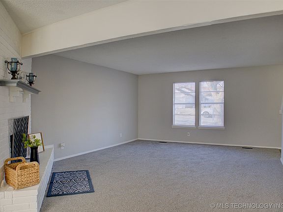 5th image of 825 W Waco St
