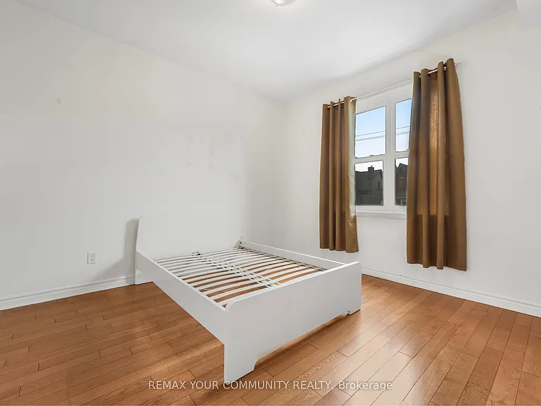 151 Dovercourt Rd #UPPER — Photo 16