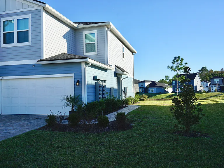 250 Brandon Lakes Dr — Photo 36