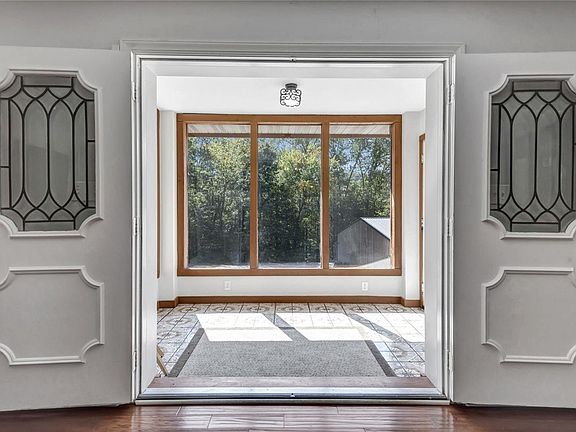 3rd image of 380 Sunny Forest Dr