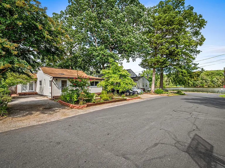 530 Highland Dr — Photo 31