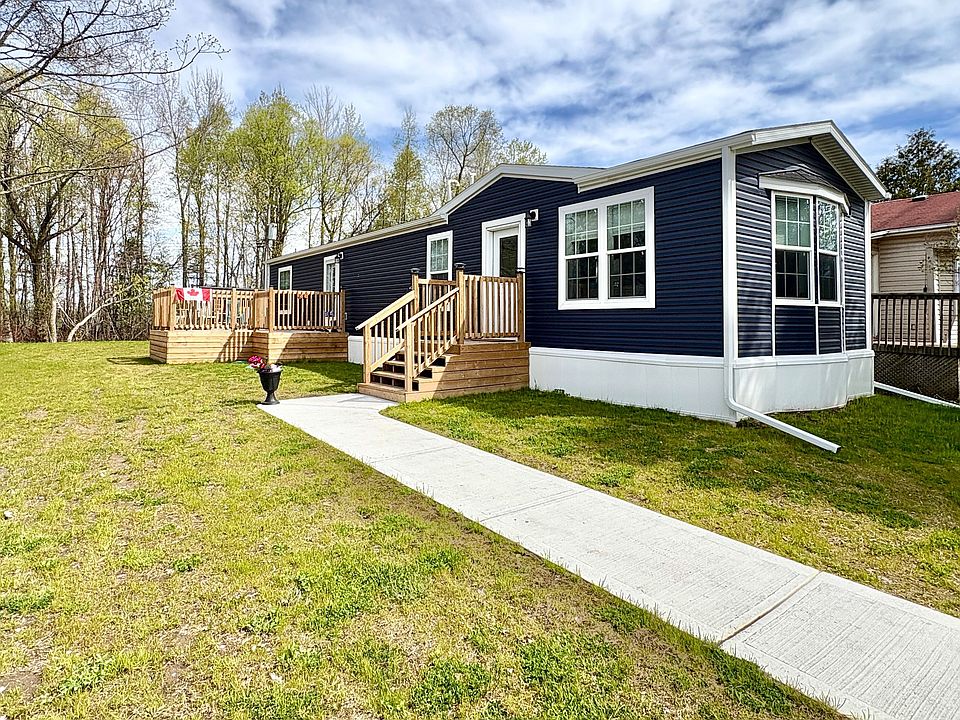 1st image of 40 Shamrock Cres