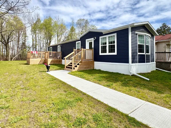 40 Shamrock Cres, Essa, ON L3W 0A5