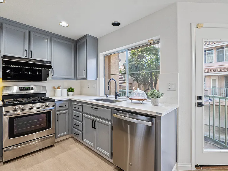 6048 Roma Ter — Photo 13