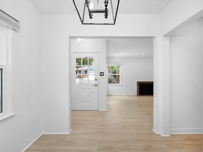 340 Avenue F — Photo 6