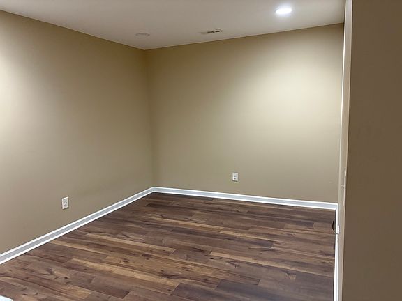 3rd image of 130 Point Comfort Ln #130
