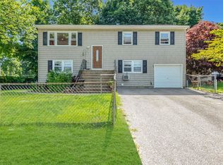 15 Aspen Rd, Kings Park, NY 11754