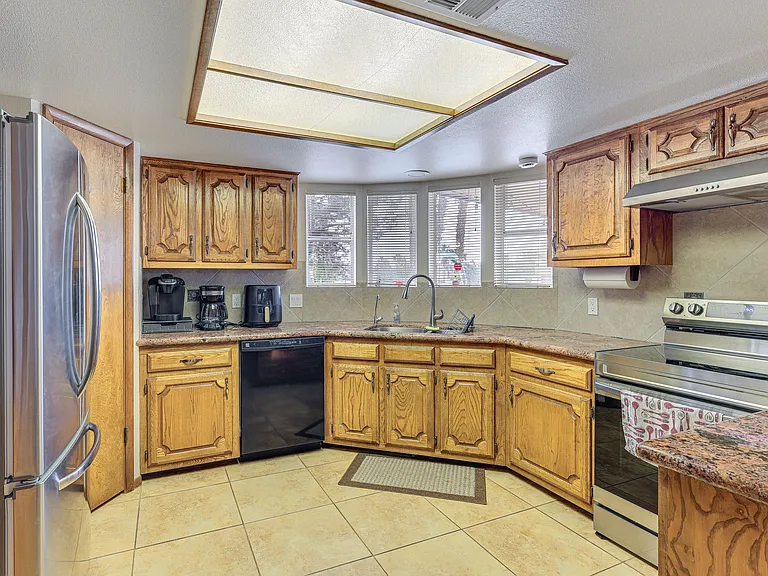 2400 Baron Dr — Photo 21