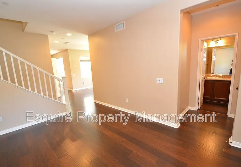 3246 N Ventura Rd — Photo 4