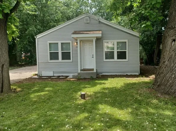 1007 Plymouth Ln, McHenry, IL 60051