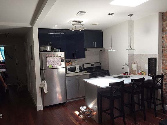 4th image of 243 Bainbridge St #1