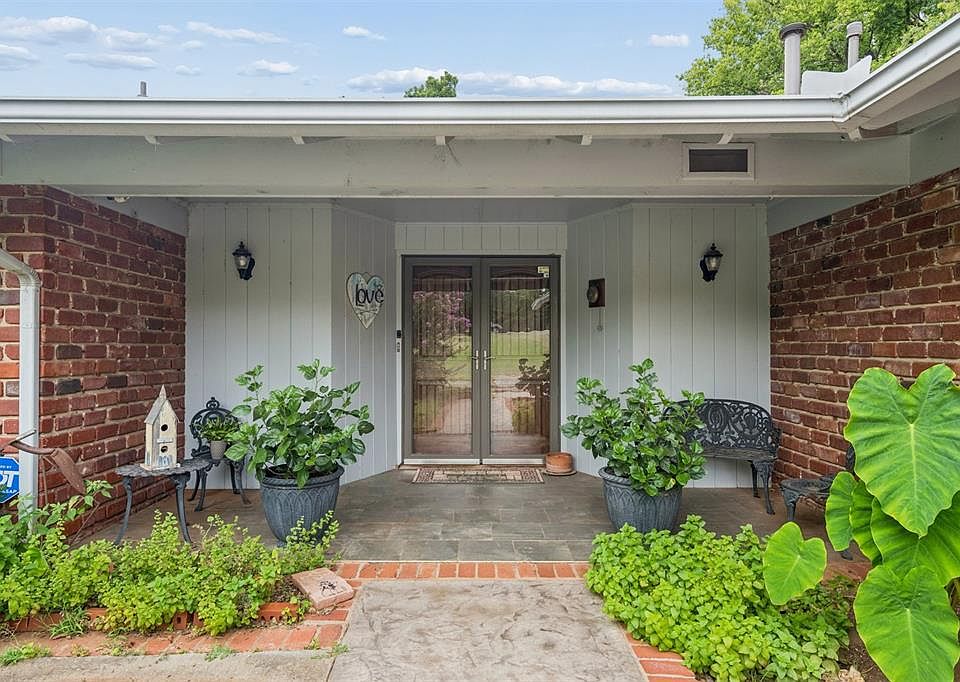 1st image of 9409 Silver Lake Dr