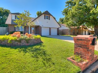 401 S English Dr, Moore, OK 73160
