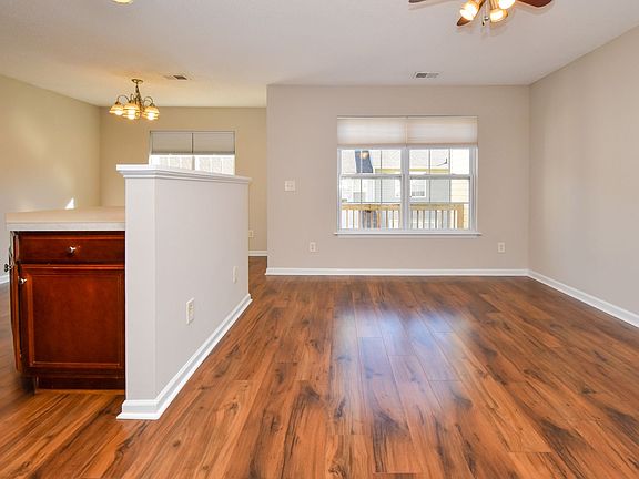 5th image of 33 Scott Hollow Dr
