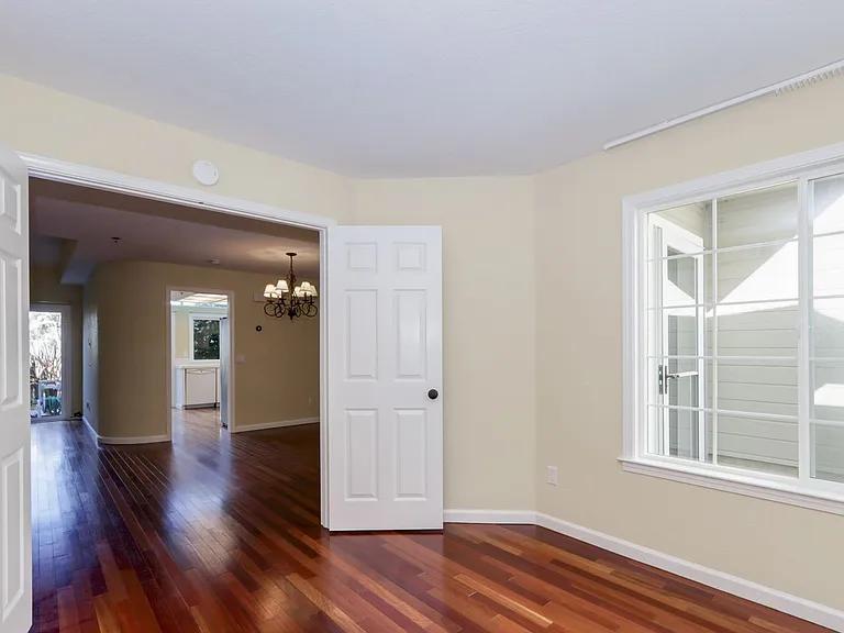 216 Greenview Dr — Photo 18