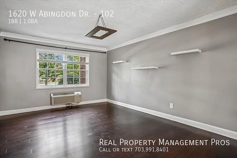 Adorable and update condo! Close to Old Town Pubs and shopping!! — Photo 4