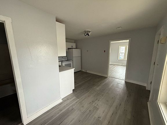 3rd image of 172 Charlton St #174-1