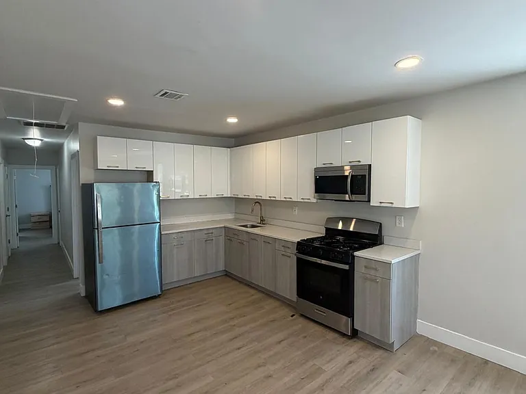 318 W Runyon St #3F — Photo 3
