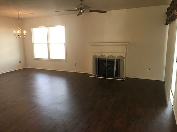 4th image of 125B W Victoria Ct