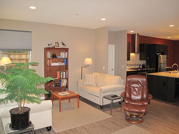 3rd image of 1015 Heritage Ct