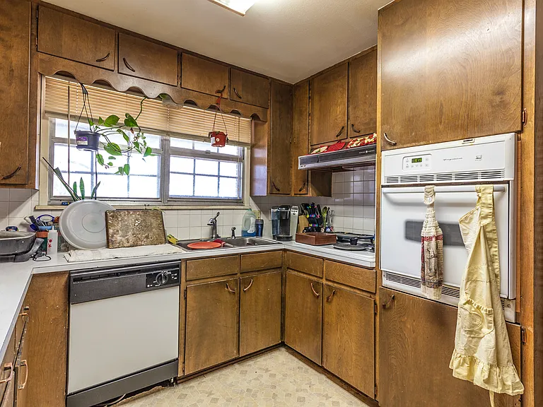 1100 Skyline Dr — Photo 18