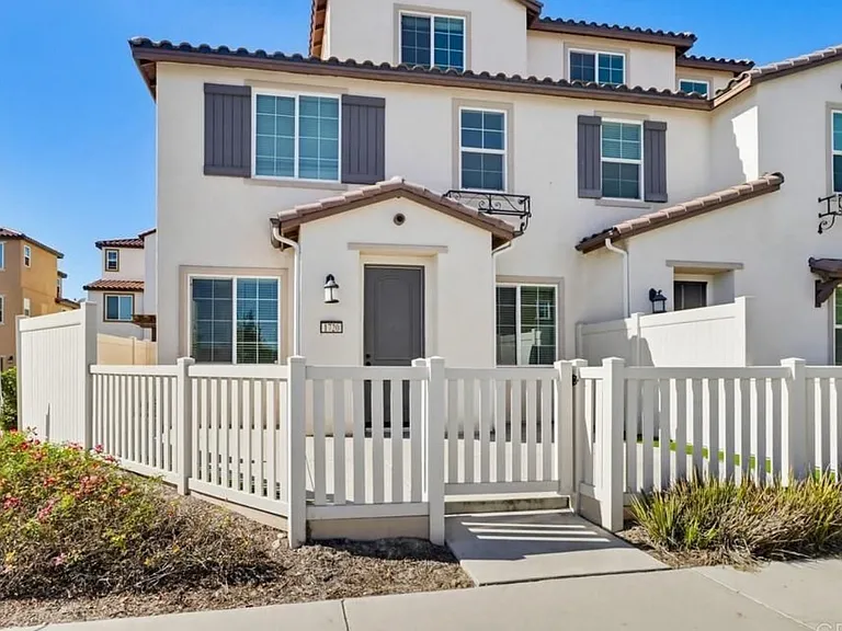 1720 Santa Ivy Ave — Photo 1