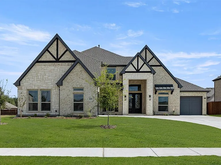 1818 Whisperwood Way — Photo 1