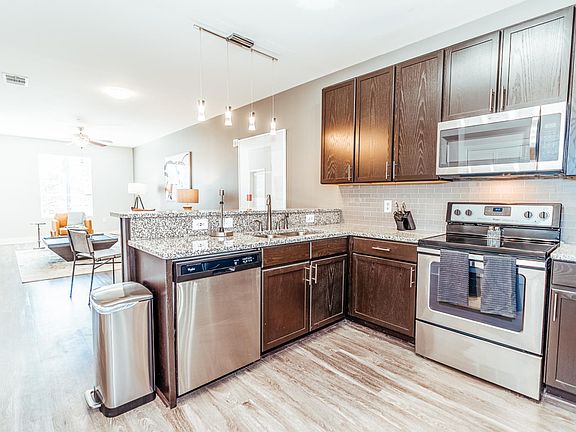 4th image of 1500 4th Ave S #208