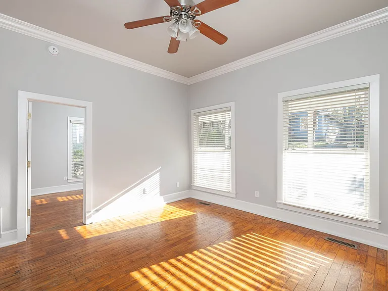349 N Rollston Ave — Photo 10