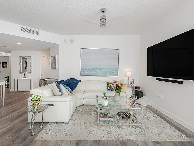 111 SE 8th Ave #705 — Photo 38