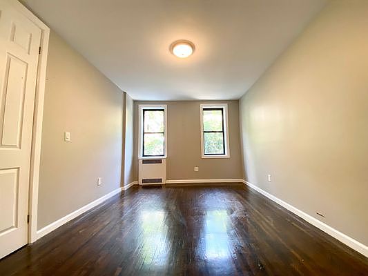 4th image of 55 E 196th St