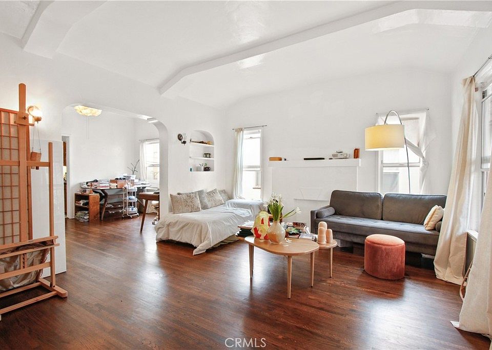 1st image of 3206 W 43rd Pl