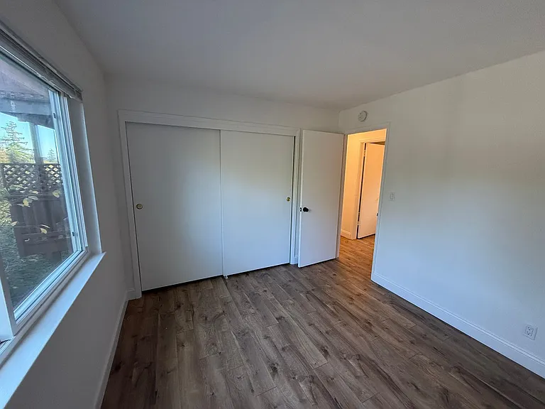 Scenic Ave Duplex — Photo 9