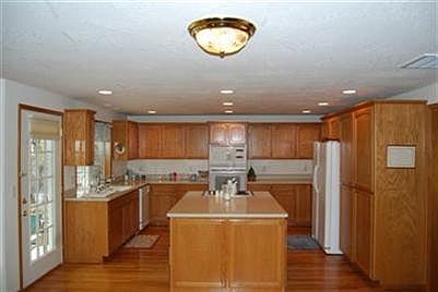 4th image of 1050 Jackson Creek Dr