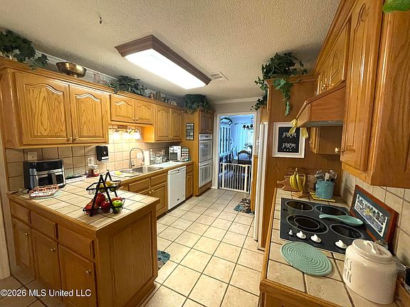 4th image of 325 Westview Dr