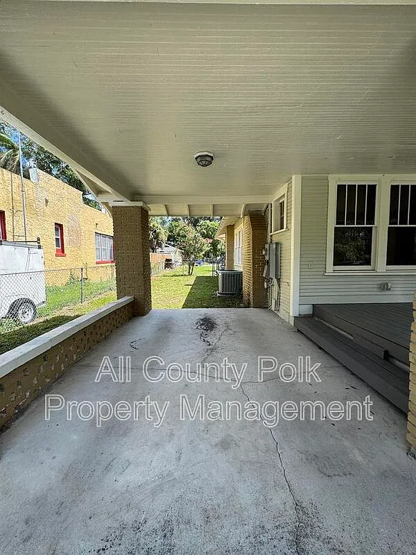 3 bed, 1.0 bath, 1176 sqft, $1,695 — Photo 3